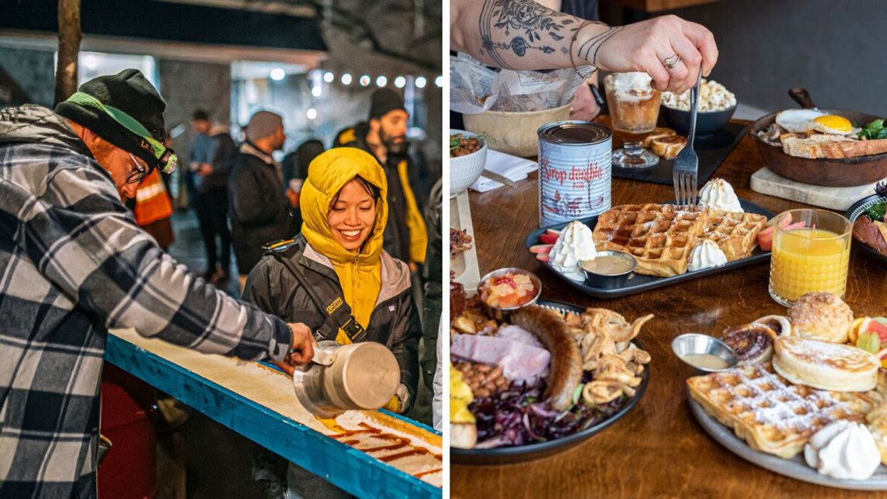 Une personne servant de la tire d'érable à la foule. Droite : Un une main piquant dans une gaufre placée sur une table remplie de plats de brunch.