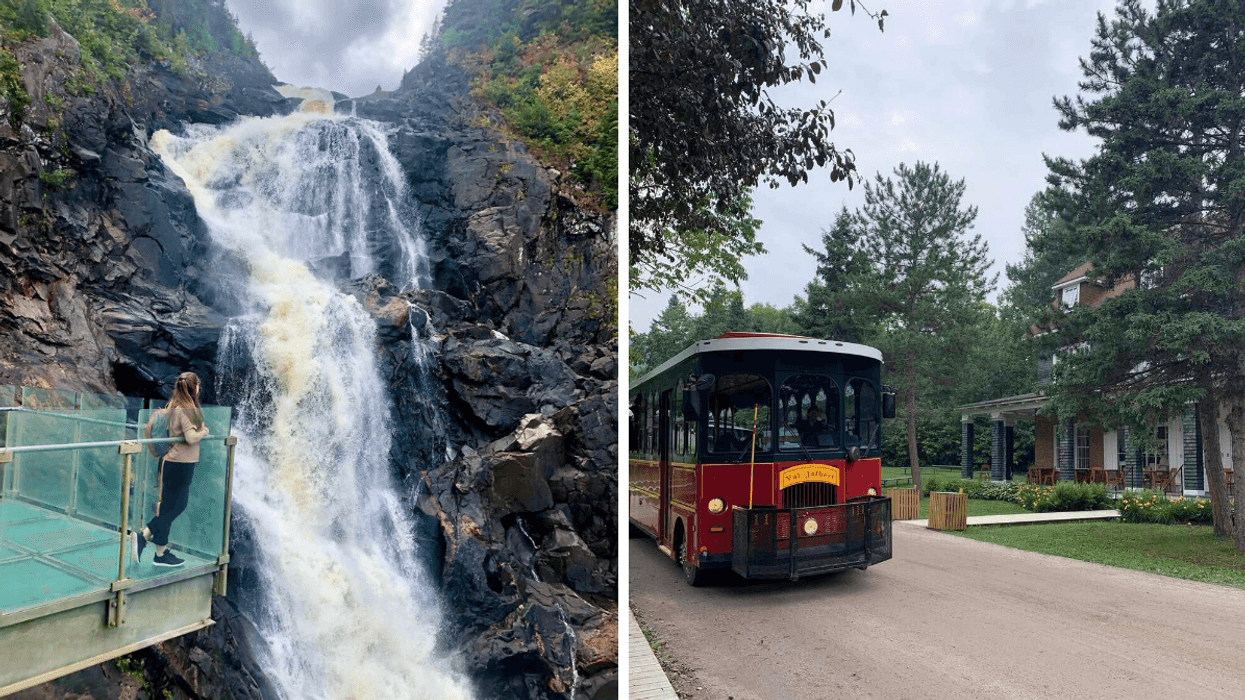 Une personne sur la plateforme près de la chute Ouiatchouan. Droite : Un bus antique rouge devant une maison antique.