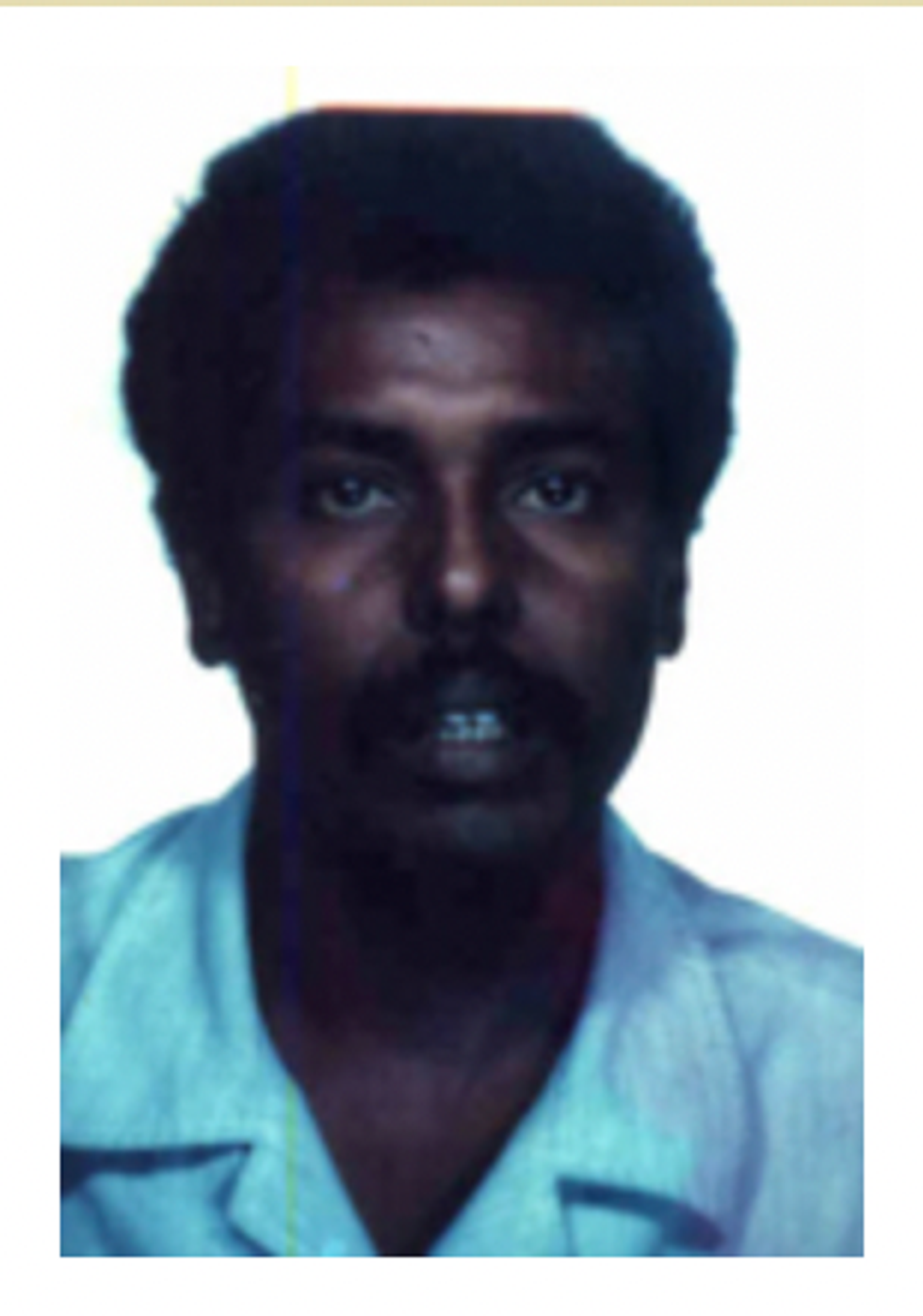 Une photo d'identification d'un homme recherch\u00e9 par la police.
