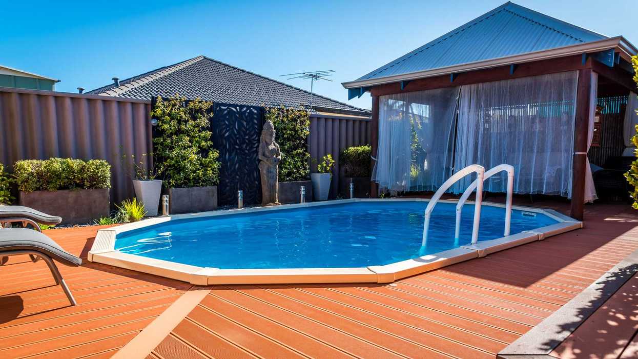 Une piscine.