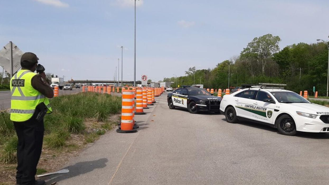 Une remorque de la SQ renversée sur l'autoroute 20