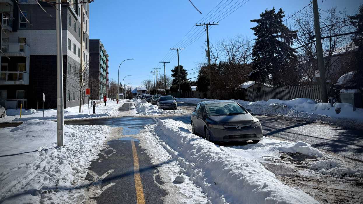 Une rue à Laval, sous la neige.