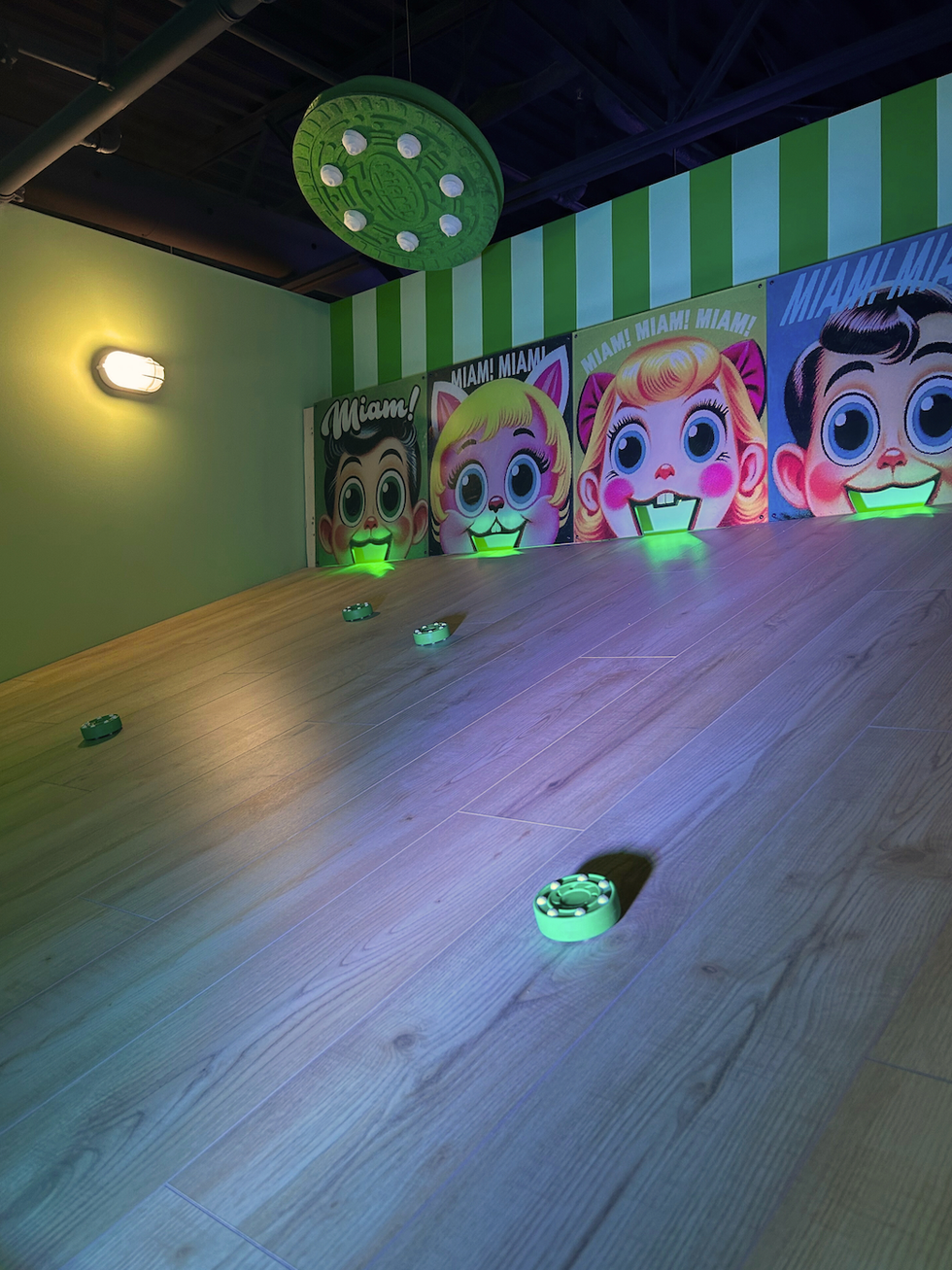 Une salle avec des personnages \u00e0 Exode Aventures \u00e0 Qu\u00e9bec. 