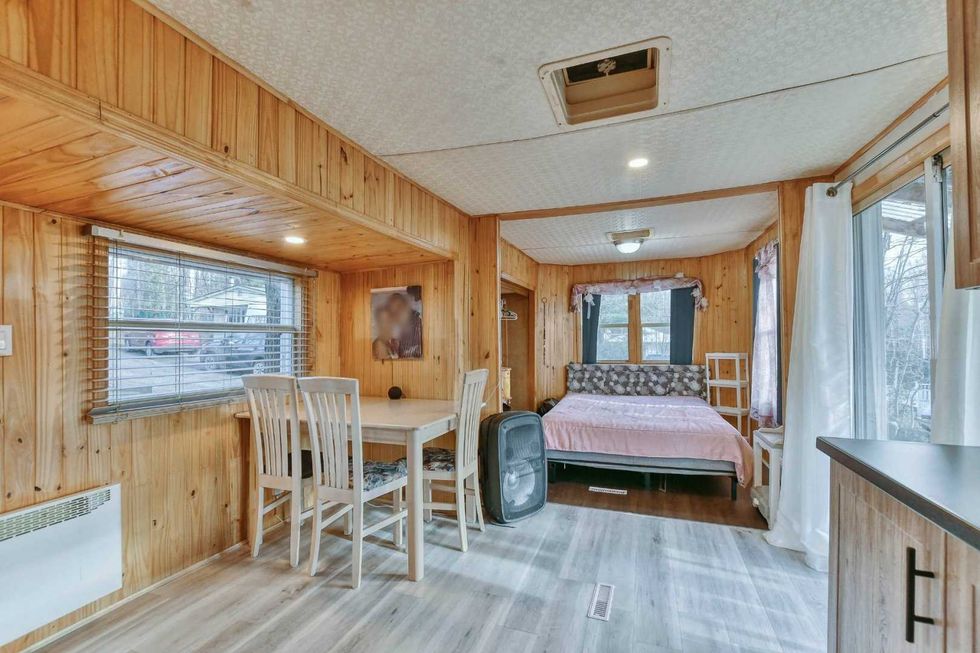 Une salle \u00e0 manger.