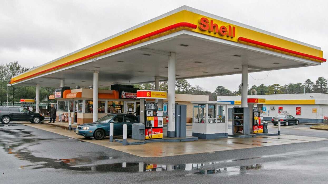 Une station d'essence Shell.