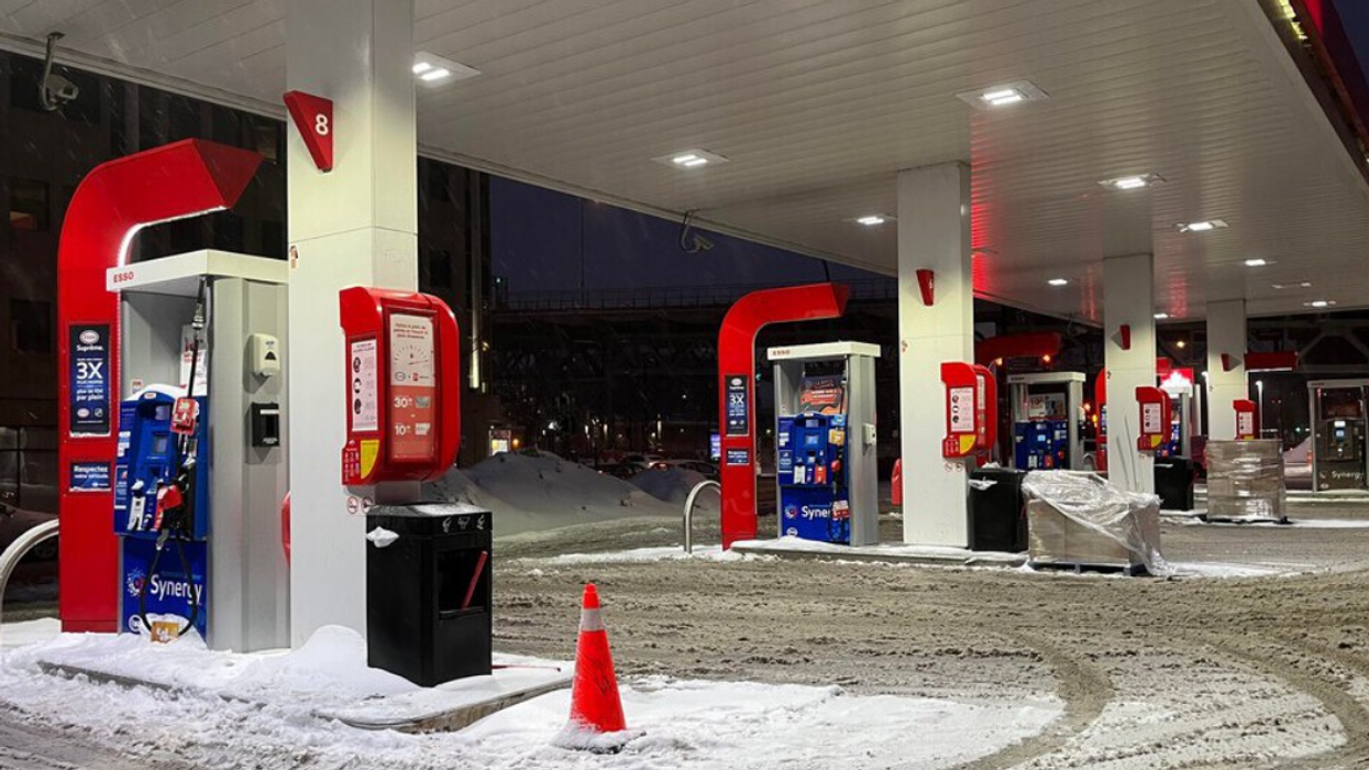 Une station-service à Montréal.