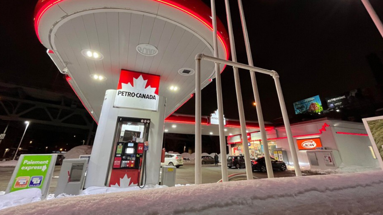 Une station-service.