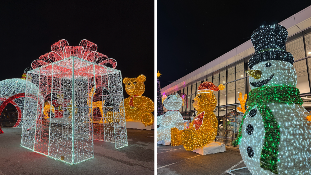 Une structure lumineuse en forme de cadeau. Droite : Des personnages lumineux.