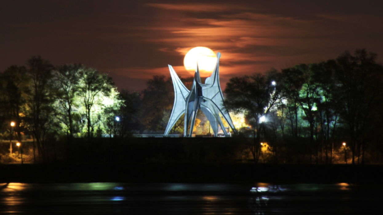 Une super lune à Montréal.
