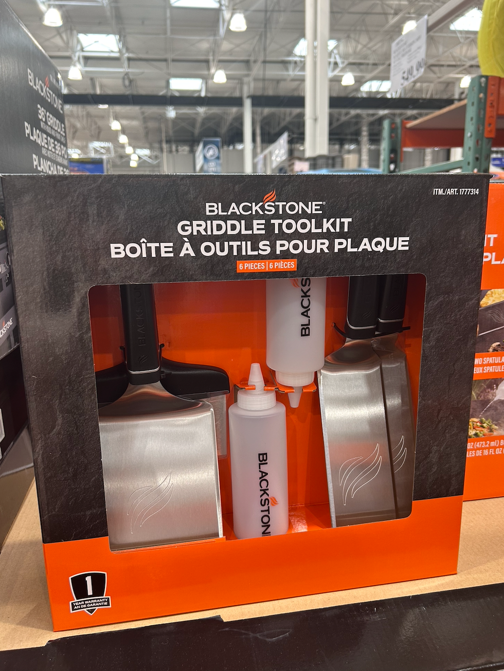 Une trousse d'outils pour plaque \u00e0 cuisson au Costco.