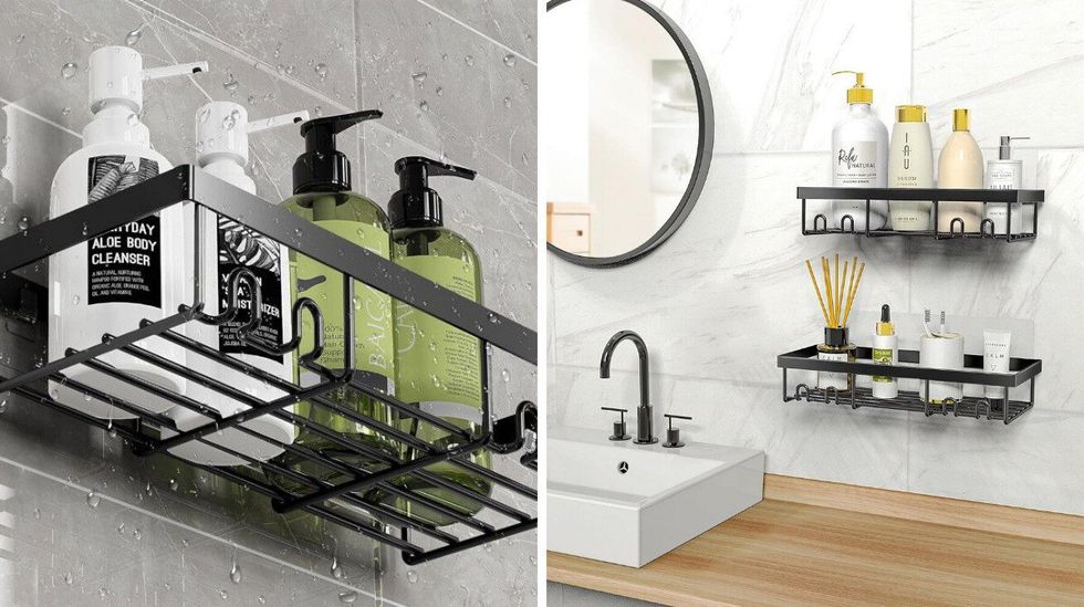 Une \u00e9tag\u00e8re flottante noire appos\u00e9e sur un mur mouill\u00e9 d'une douche. Droite : deux \u00e9tag\u00e8res flottantes noires appos\u00e9es sur un mur de salle de bain.