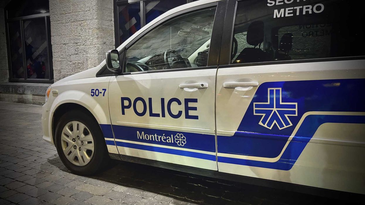 Une voiture de police.