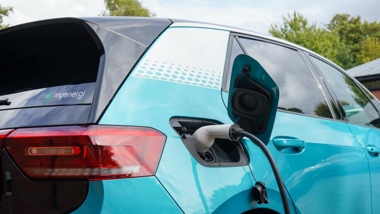 Une voiture électrique.