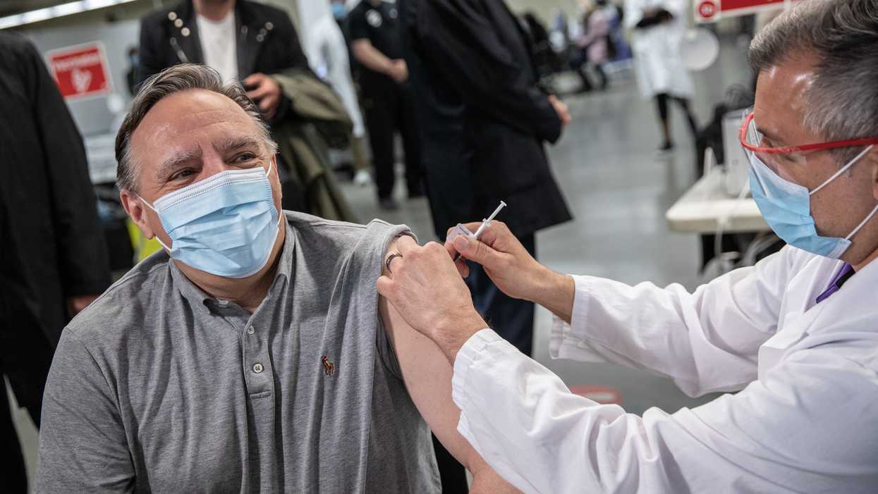 Vaccin contre la COVID-19 : François Legault reçoit sa 1re dose