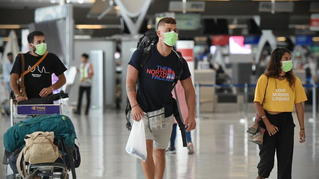 Vaccination mixte : une 3e dose pour voyager hors du Canada?