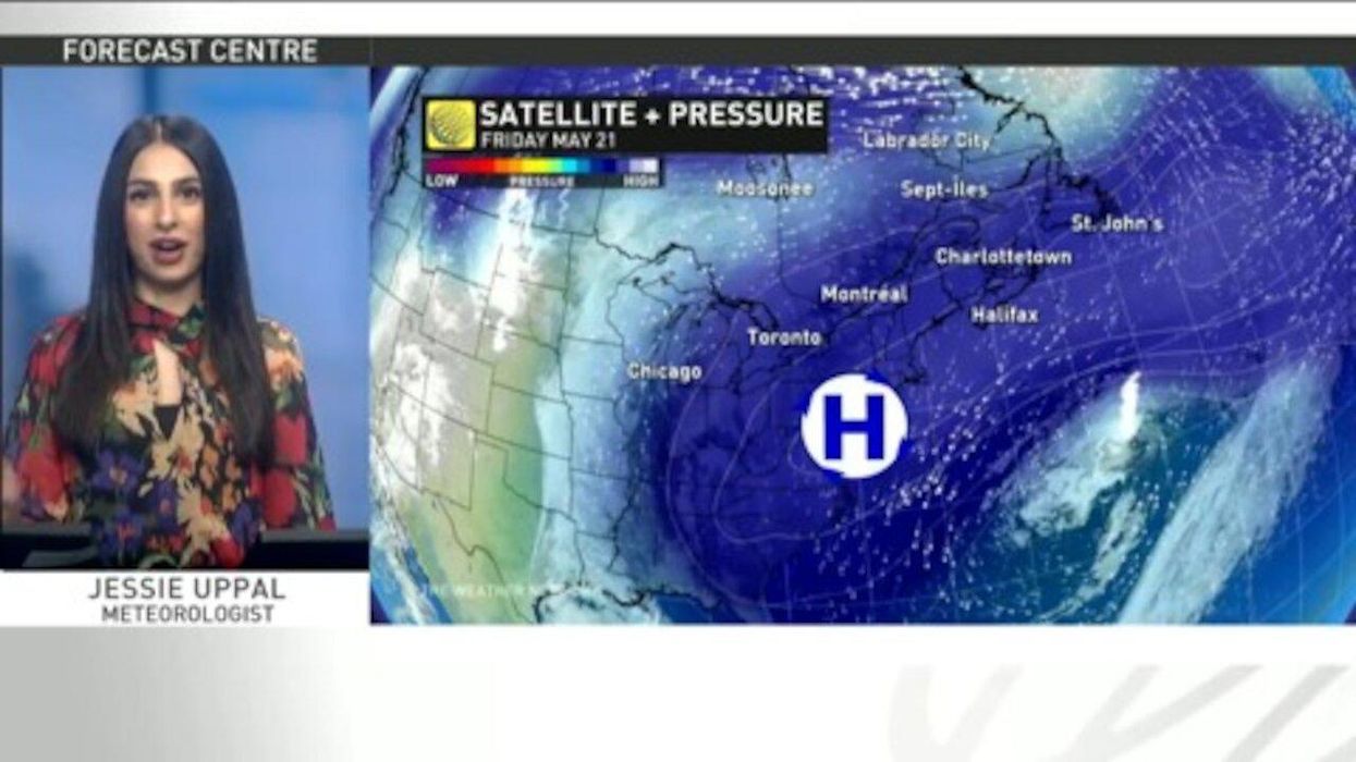 Weather Alerts Are Being Issued In Ontario For Scorching Temps & Intense Humidity