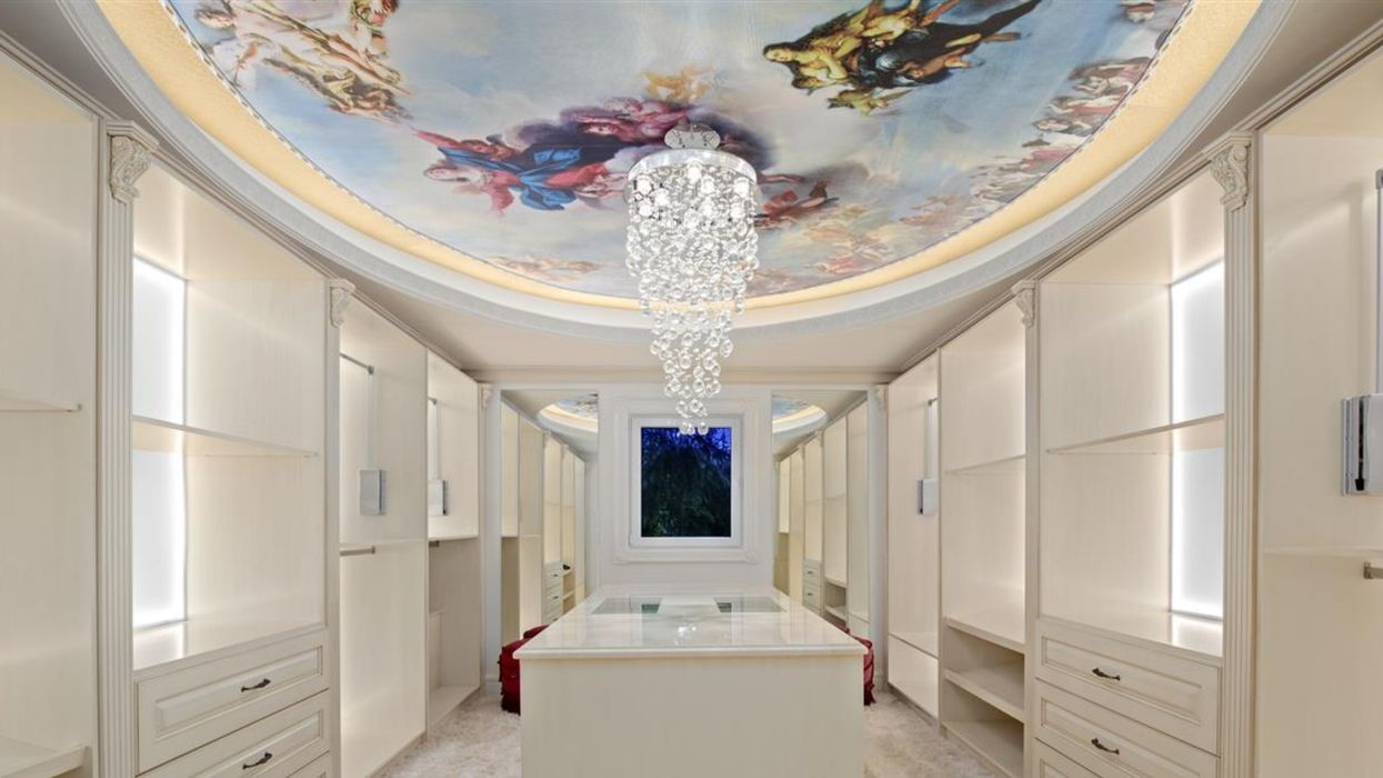 Vancouver Home For Sale Has A ‘Sistine Closet’ & Each Room Is Wilder Than The Next