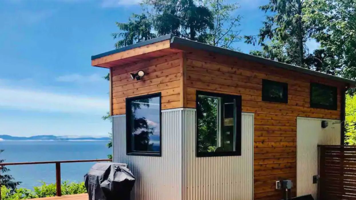 Vancouver Island Tiny House Airbnb Is Perfect If You Love The Ocean More Than Your S/O