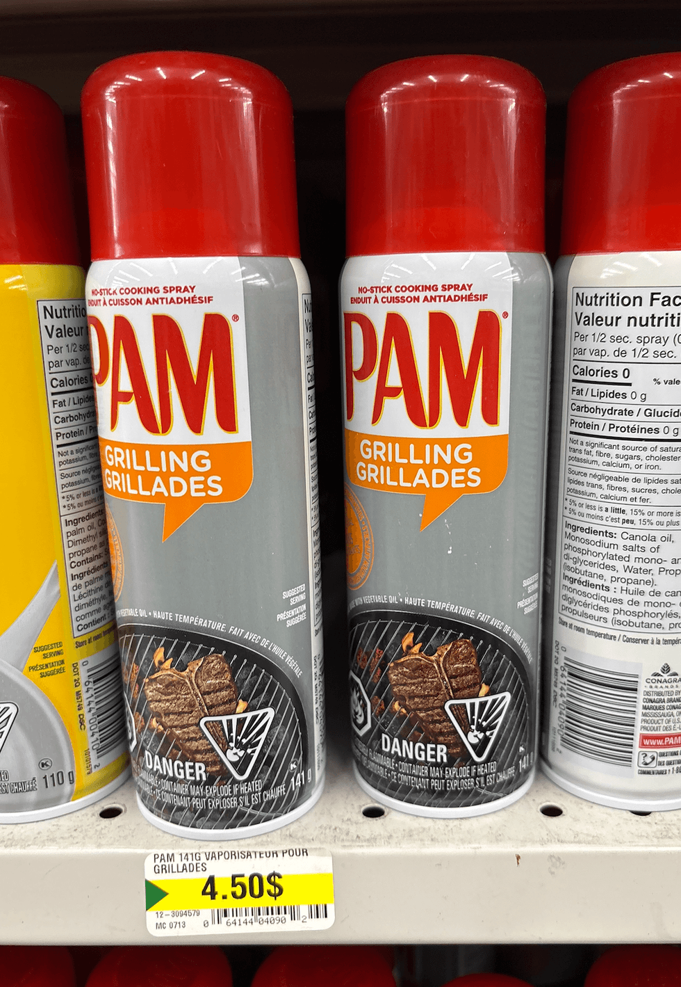 Vaporisateur antiadh\u00e9sif PAM Grillades sur les tablettes du Dollarama.