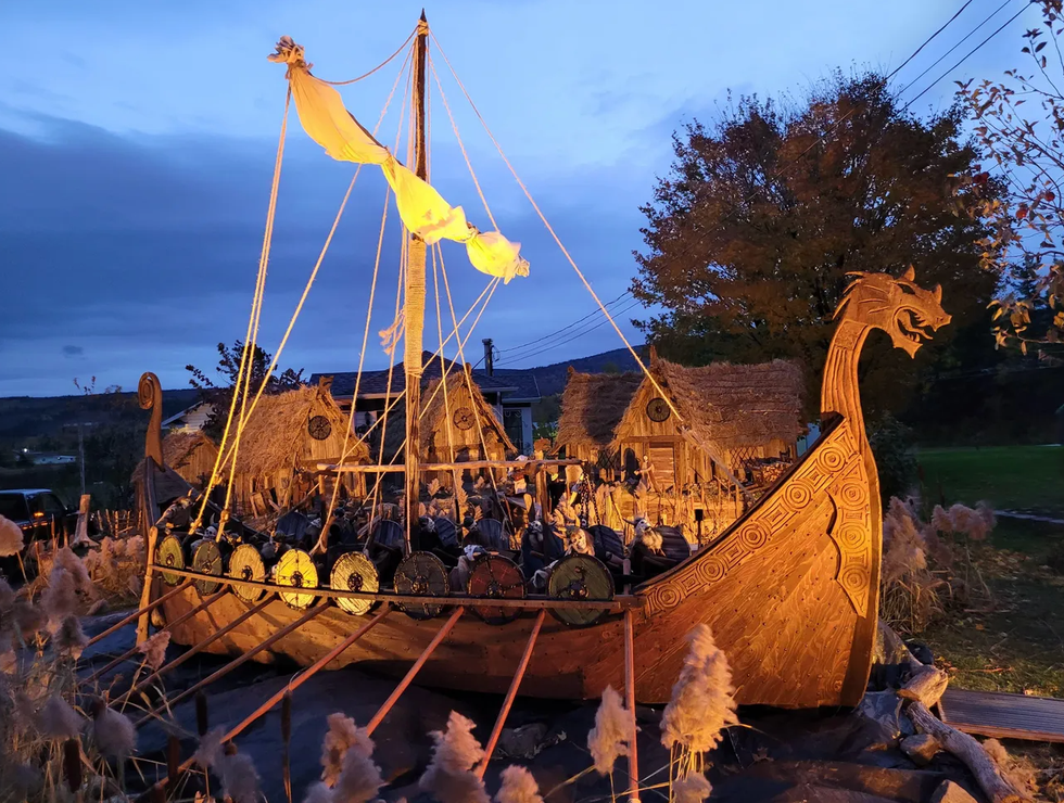 Village viking con\u00e7u pour l'Halloween.