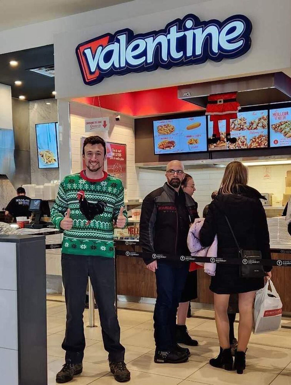 Vincent devant le Valentine \u00e0 Gatineau.