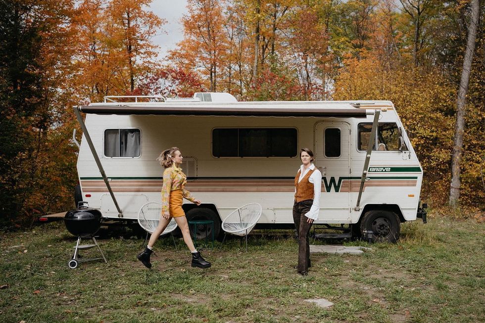 Vintage Winnebago camper stay with BBQ, This Ontario Campground Motel Is Off The Grid & Has Serious Woodstock Vibes