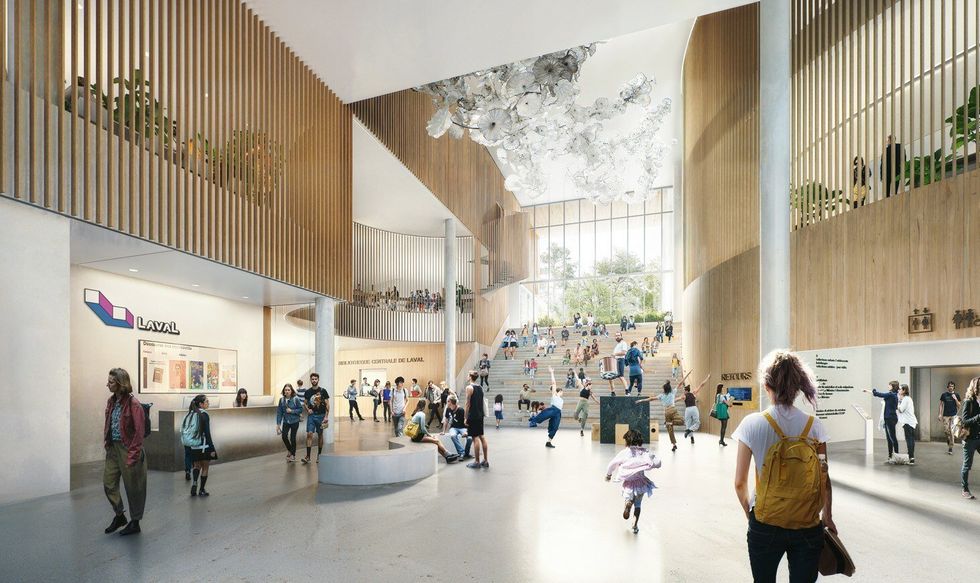 Visuels de l'atrium de l'Infrastructure culturelle du centre-ville de Laval, pr\u00e9sentant un vaste endroit lumineux.