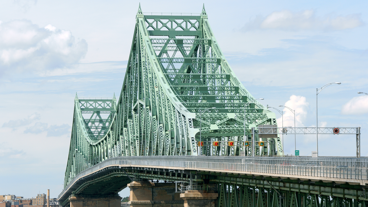 Vue d'ensemble sur le pont Jacques-Cartier.