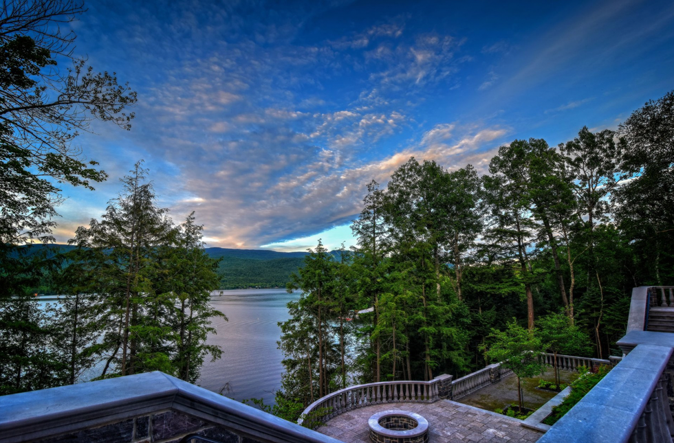 Vue de la maison la plus ch\u00e8re \u00e0 vendre au Qu\u00e9bec.