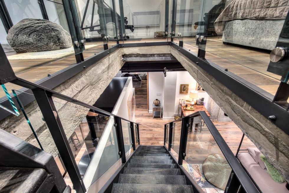 Vue du haut des escaliers.