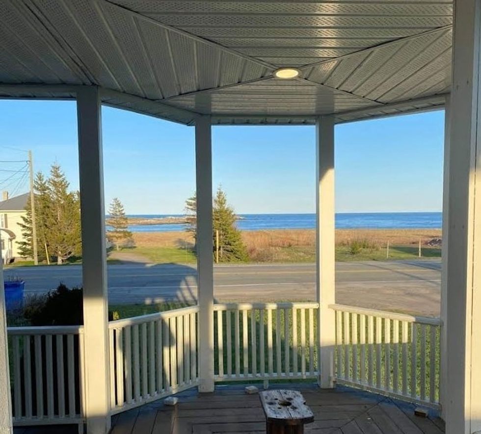 Vue sur le bord de l'eau.