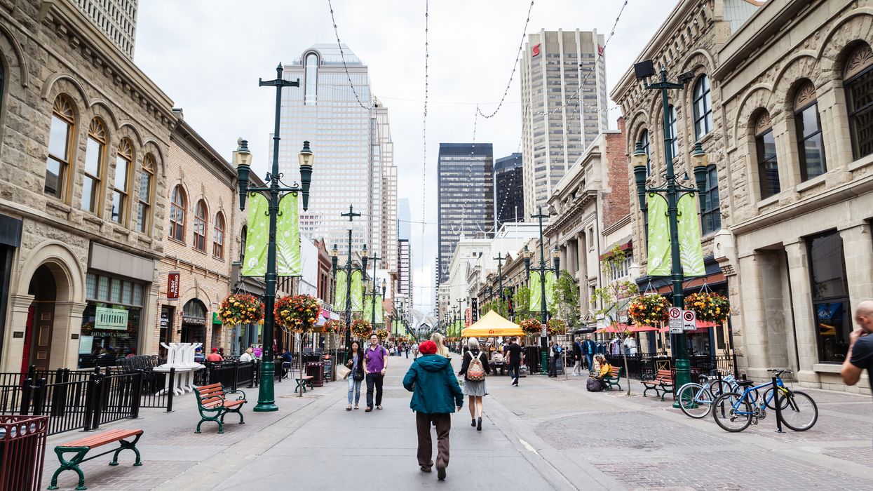 When Do Restaurants Close In Alberta? Here's What You Need To Know