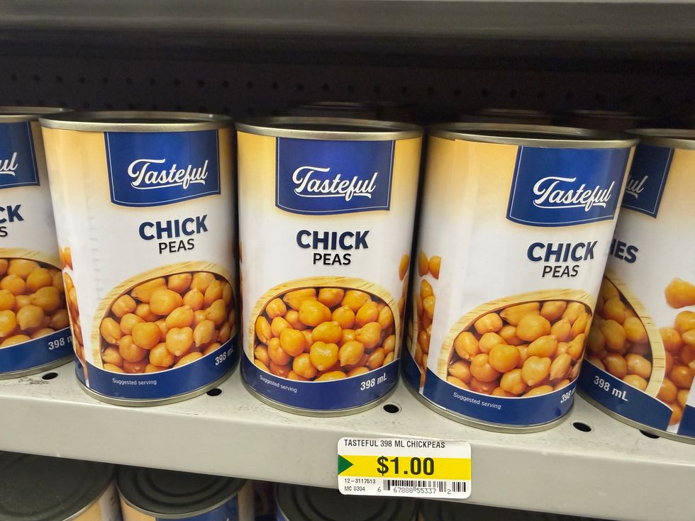 White and blue cans with Chickpeas on the label and a picture of them on the front.