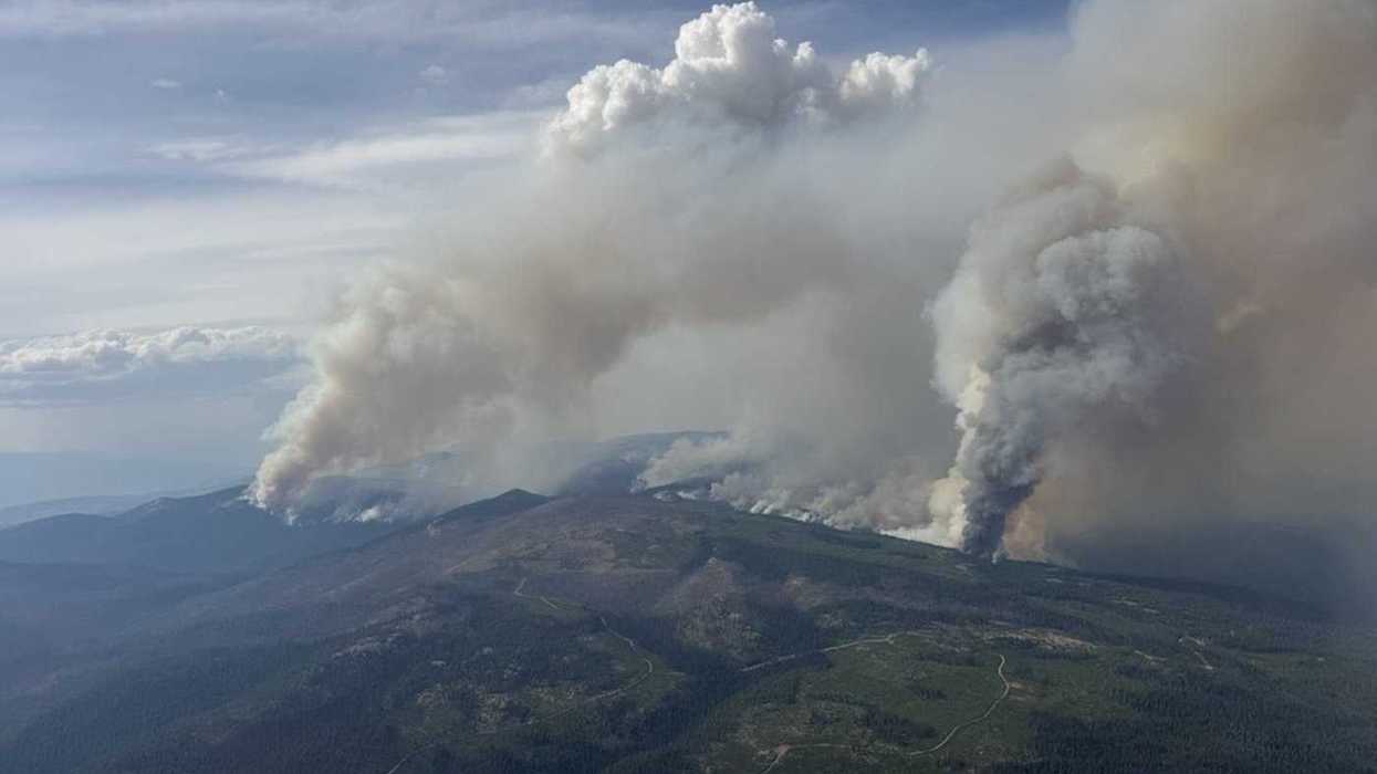 Wildfire evacuees assess after returning home