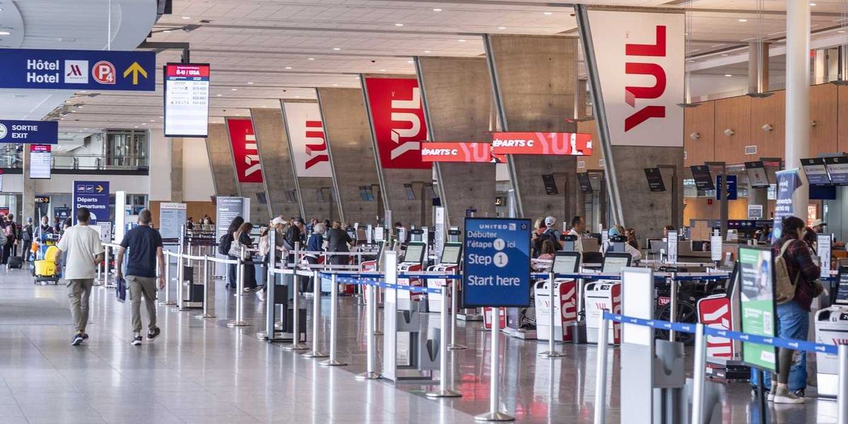 Traffic controller in critical condition after being struck by a plane in Montreal Traffic controller in critical condition after being struck by a plane in Montreal
